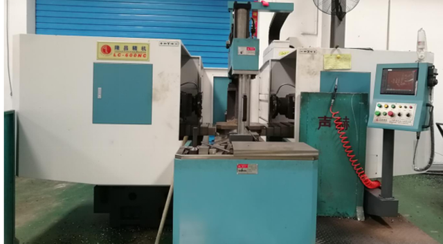 dedicated workshop equippe with advanced milling and grinding machines